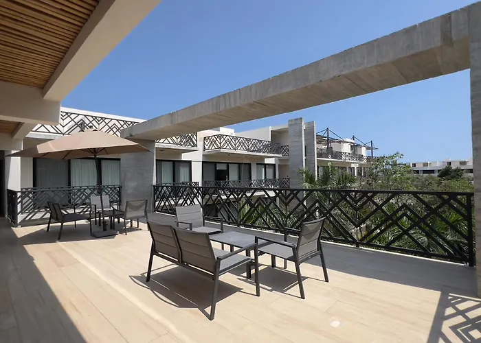 Unwind | Private Balcony & Rooftop Pools | Casago Hébergement de vacances