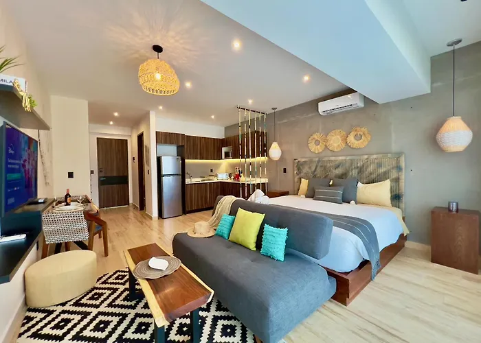Unwind | Private Balcony & Rooftop Pools | Casago Hébergement de vacances