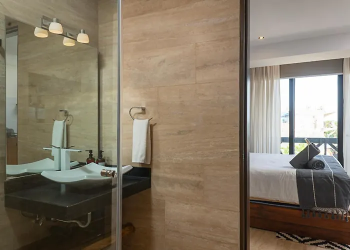 Hébergement de vacances Unwind | Private Balcony & Rooftop Pools | Casago *