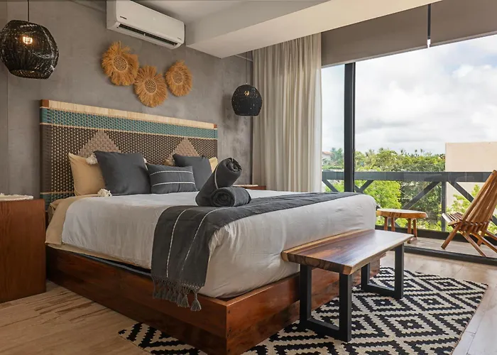 Unwind | Private Balcony & Rooftop Pools | Casago Hébergement de vacances