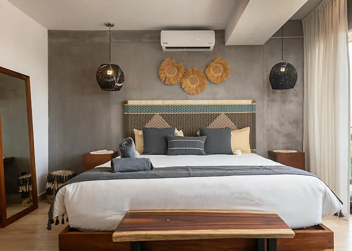 Unwind | Private Balcony & Rooftop Pools | Casago Hébergement de vacances
