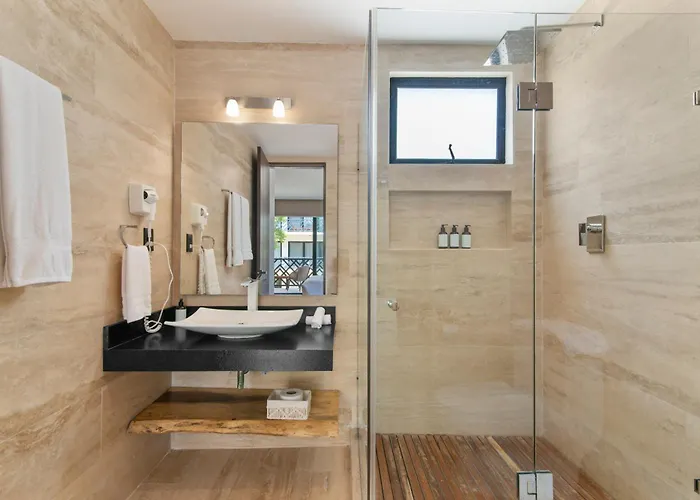 Hébergement de vacances Unwind | Private Balcony & Rooftop Pools | Casago *