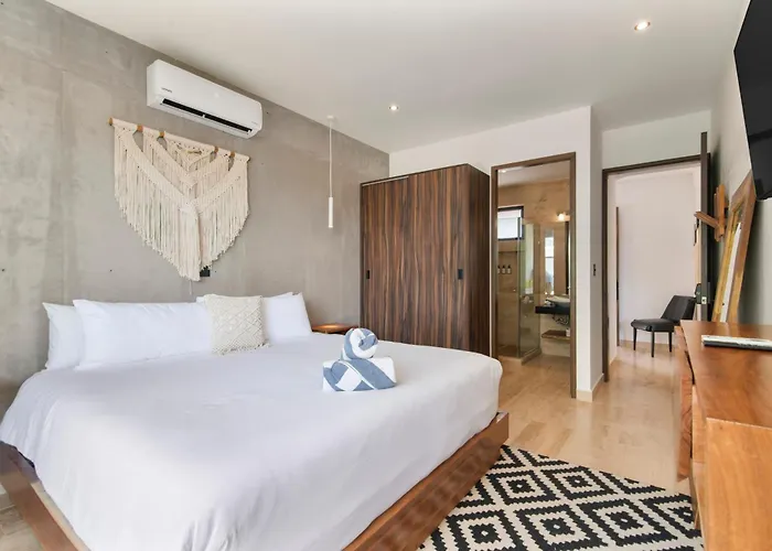 Unwind | Private Balcony & Rooftop Pools | Casago Hébergement de vacances