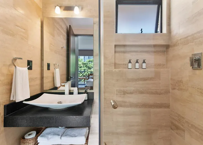 Unwind | Private Balcony & Rooftop Pools | Casago Hébergement de vacances